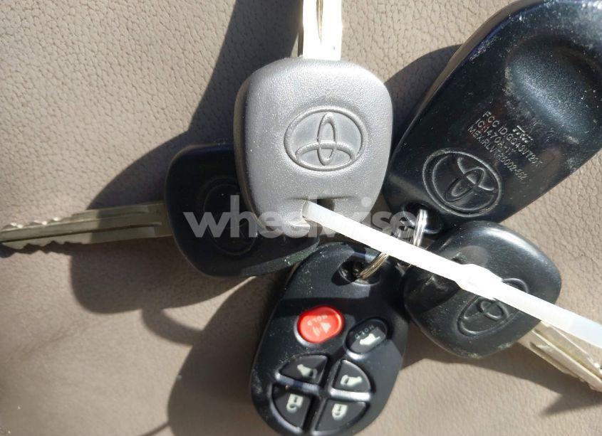 Photo 11 of 2007 Toyota Sienna XLE (VIN 5TDZK22C87S012988)