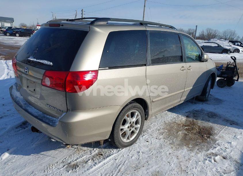 Photo 4 of 2007 Toyota Sienna XLE (VIN 5TDZK22C87S012988)