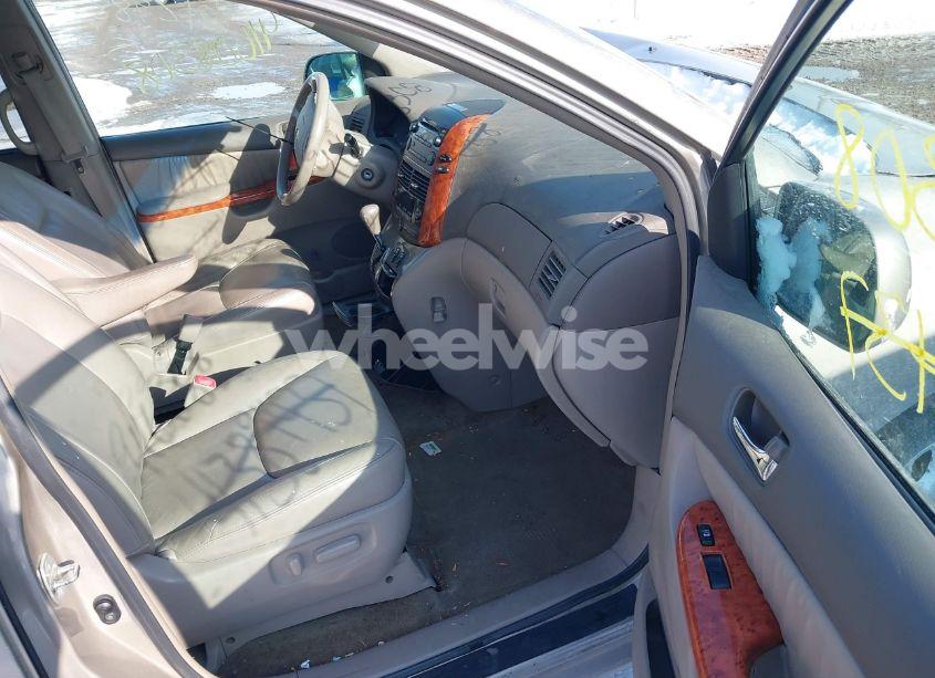 Photo 5 of 2007 Toyota Sienna XLE (VIN 5TDZK22C87S012988)