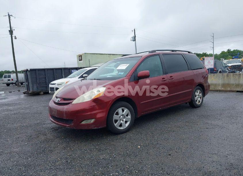 Photo 2 of 2007 Toyota Sienna XLE (VIN 5TDZK22C87S035932)