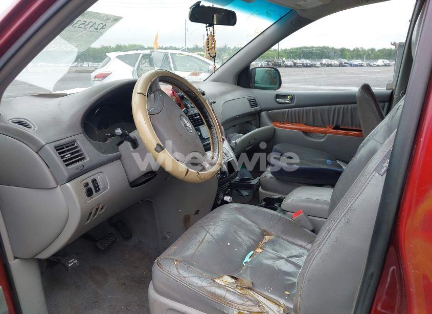 Photo 5 of 2007 Toyota Sienna XLE (VIN 5TDZK22C87S035932)