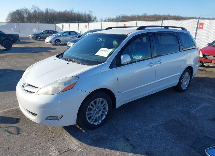 Photo 2 of 2008 Toyota Sienna XLE (VIN 5TDZK22C88S106810)
