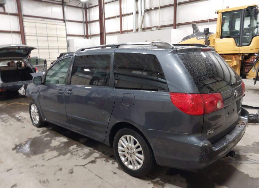 Photo 3 of 2008 Toyota Sienna XLE (VIN 5TDZK22C88S157109)