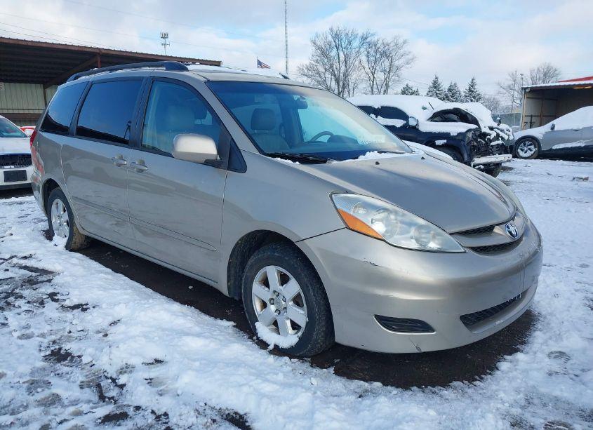 2008 Toyota Sienna XLE (VIN 5TDZK22C98S142554) main photo