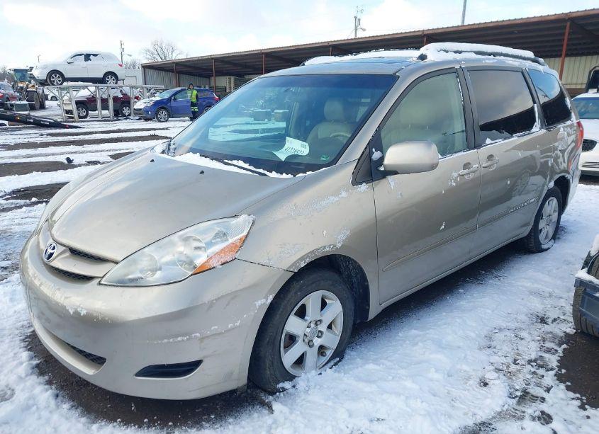 Photo 2 of 2008 Toyota Sienna XLE (VIN 5TDZK22C98S142554)