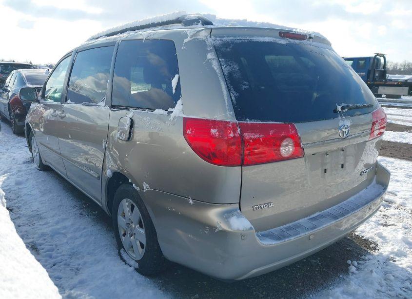 Photo 3 of 2008 Toyota Sienna XLE (VIN 5TDZK22C98S142554)