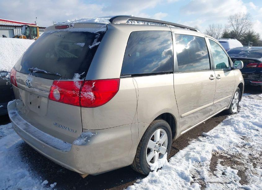 Photo 4 of 2008 Toyota Sienna XLE (VIN 5TDZK22C98S142554)