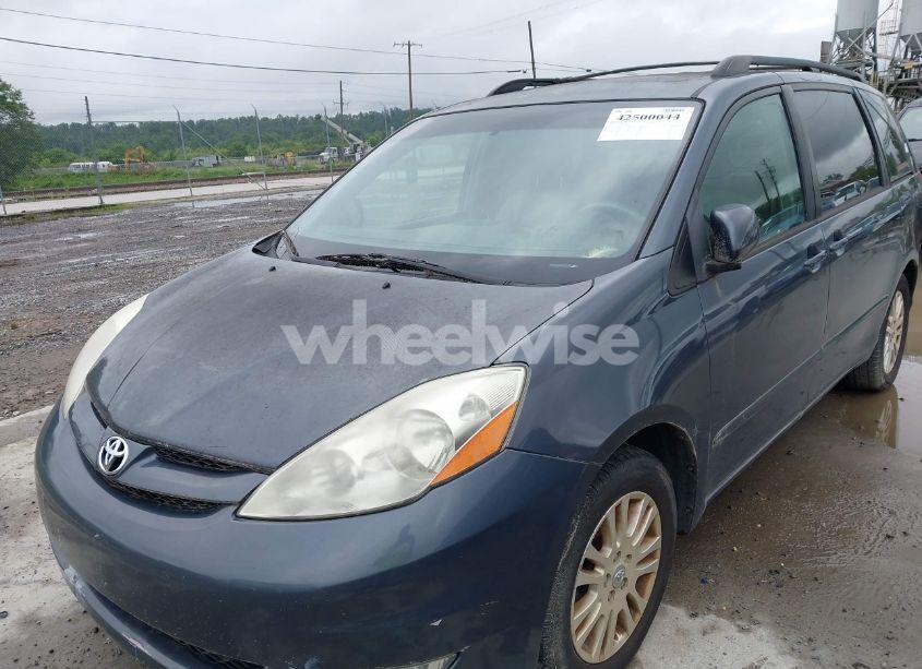 Photo 2 of 2008 Toyota Sienna XLE (VIN 5TDZK22C98S158737)