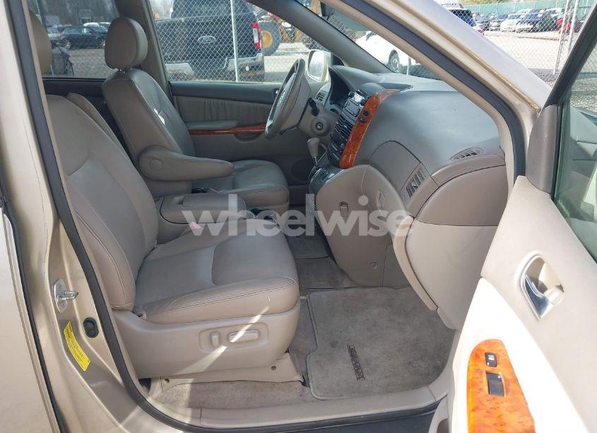 Photo 5 of 2008 Toyota Sienna XLE (VIN 5TDZK22C98S188028)