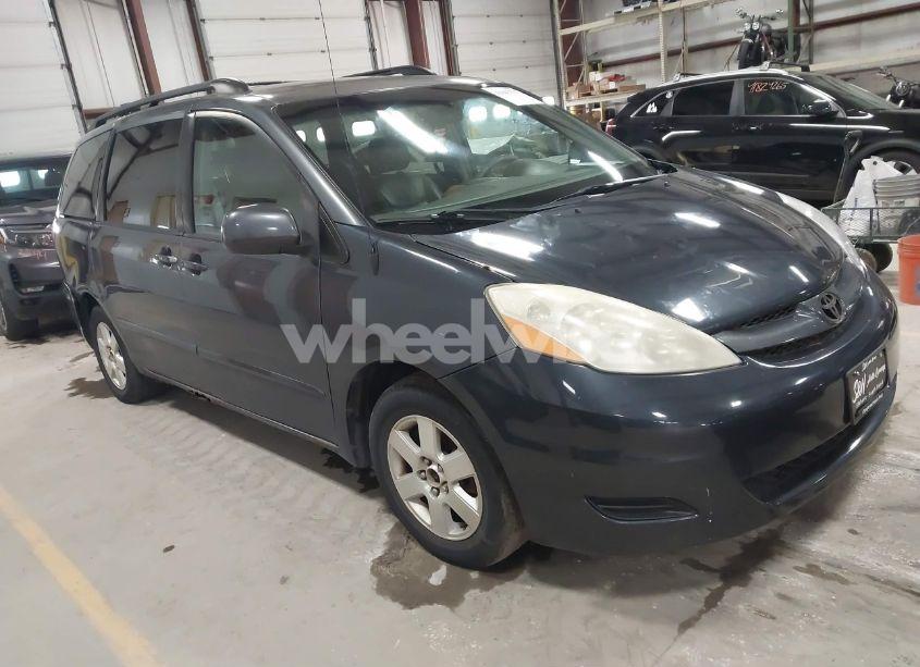 2008 Toyota Sienna XLE (VIN 5TDZK22C98S198381) main photo