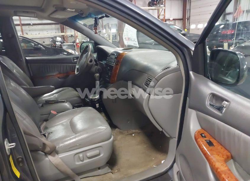 Photo 5 of 2008 Toyota Sienna XLE (VIN 5TDZK22C98S198381)