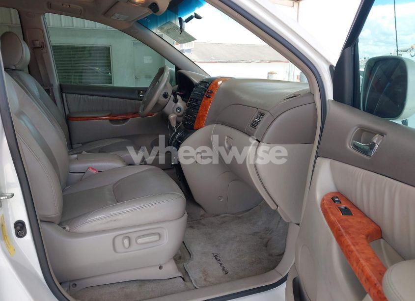 Photo 5 of 2008 Toyota Sienna XLE (VIN 5TDZK22C98S211176)