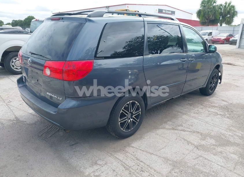 Photo 4 of 2009 Toyota Sienna XLE (VIN 5TDZK22C99S263134)