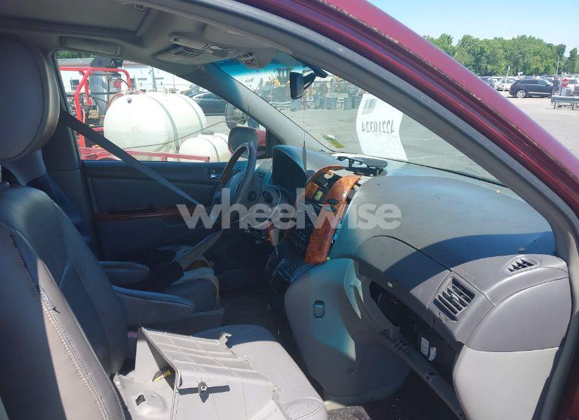 Photo 5 of 2009 Toyota Sienna (VIN 5TDZK22C99S274280)