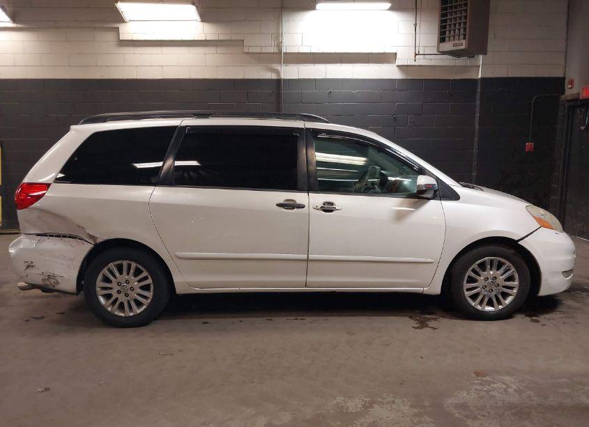 Photo 13 of 2007 Toyota Sienna XLE (VIN 5TDZK22CX7S032241)