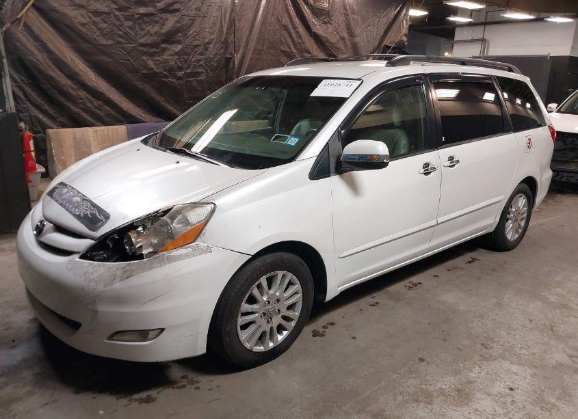 Photo 2 of 2007 Toyota Sienna XLE (VIN 5TDZK22CX7S032241)
