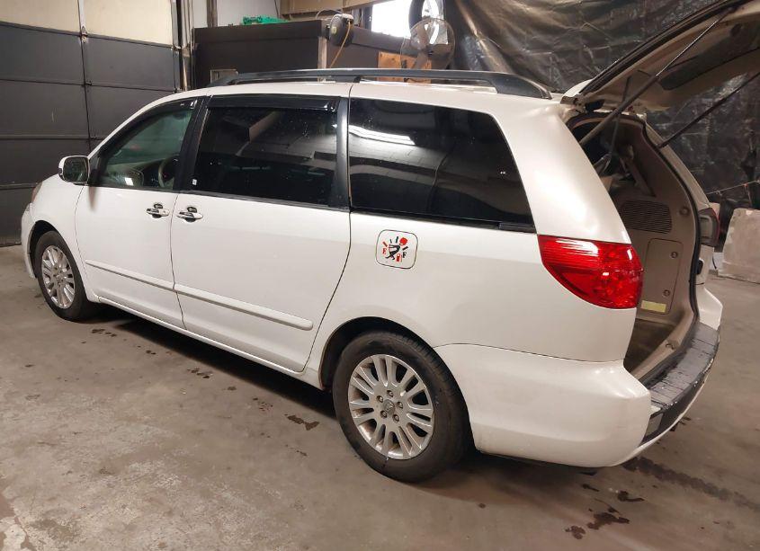 Photo 3 of 2007 Toyota Sienna XLE (VIN 5TDZK22CX7S032241)