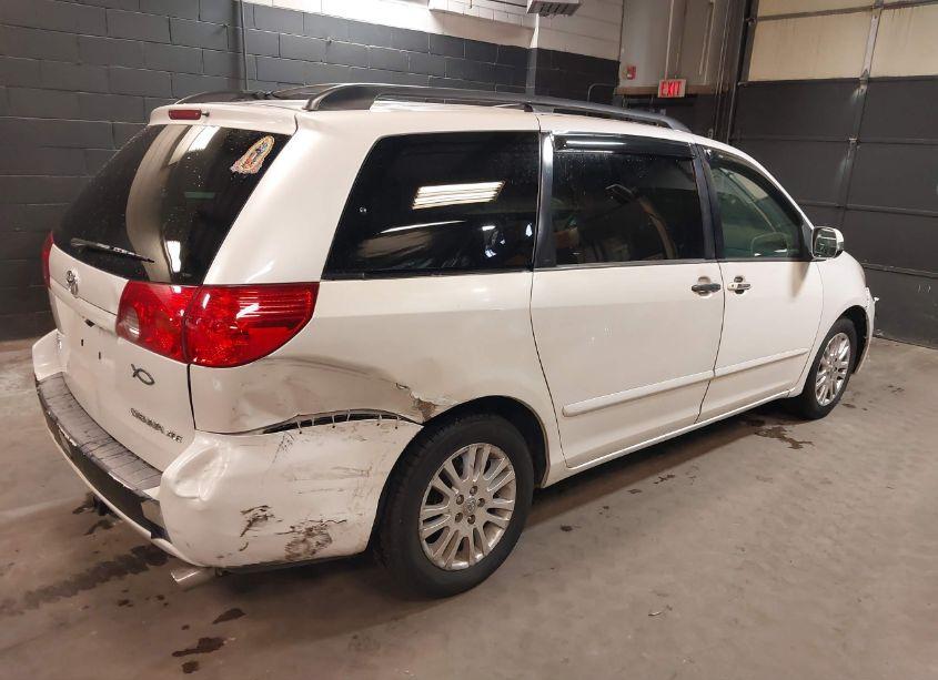 Photo 4 of 2007 Toyota Sienna XLE (VIN 5TDZK22CX7S032241)