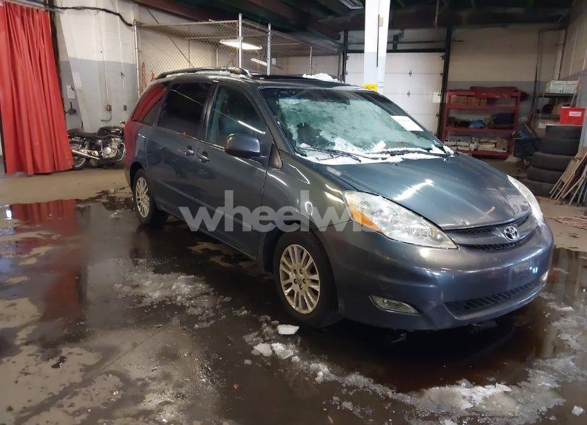 2007 Toyota Sienna XLE (VIN 5TDZK22CX7S083044) main photo