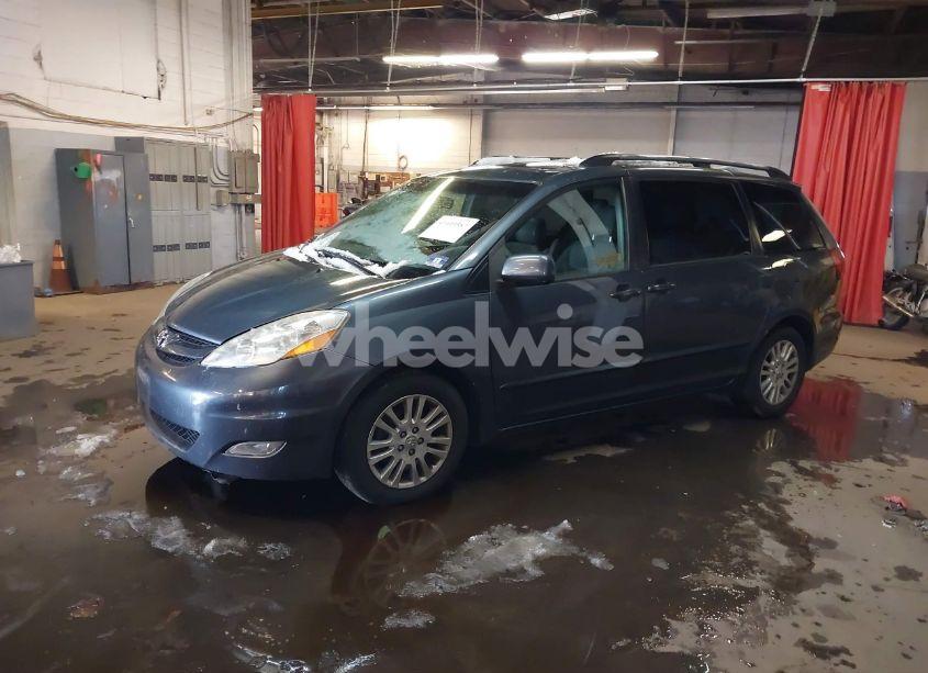 Photo 2 of 2007 Toyota Sienna XLE (VIN 5TDZK22CX7S083044)