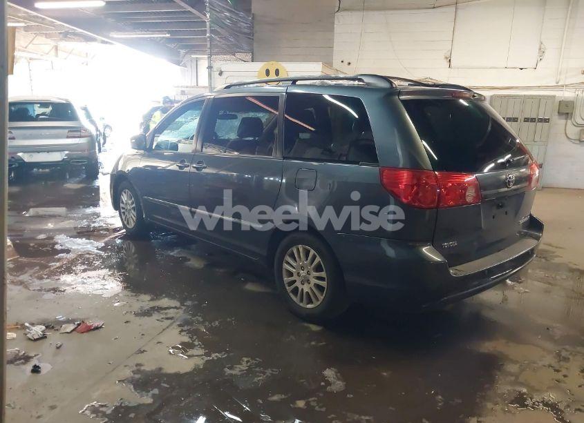 Photo 3 of 2007 Toyota Sienna XLE (VIN 5TDZK22CX7S083044)