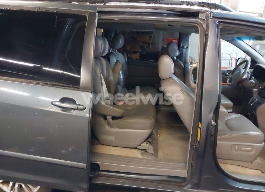 Photo 8 of 2007 Toyota Sienna XLE (VIN 5TDZK22CX7S083044)