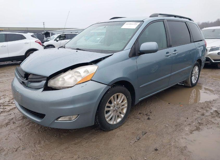 Photo 2 of 2008 Toyota Sienna XLE (VIN 5TDZK22CX8S151389)