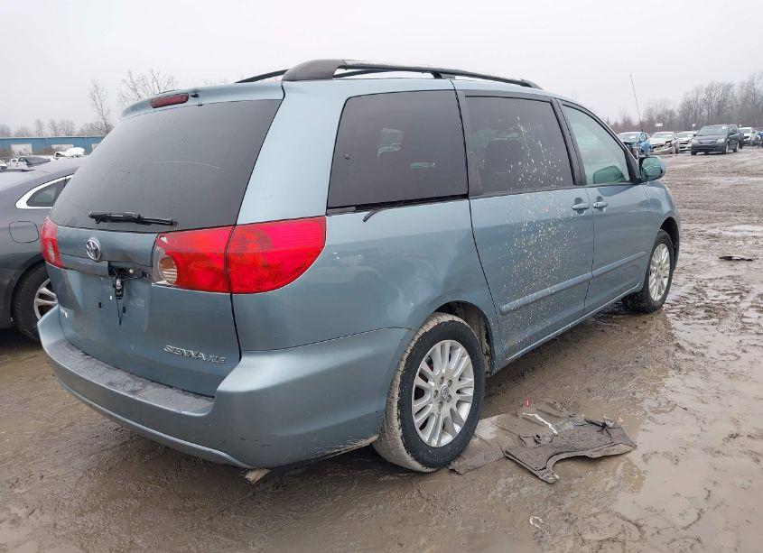 Photo 4 of 2008 Toyota Sienna XLE (VIN 5TDZK22CX8S151389)