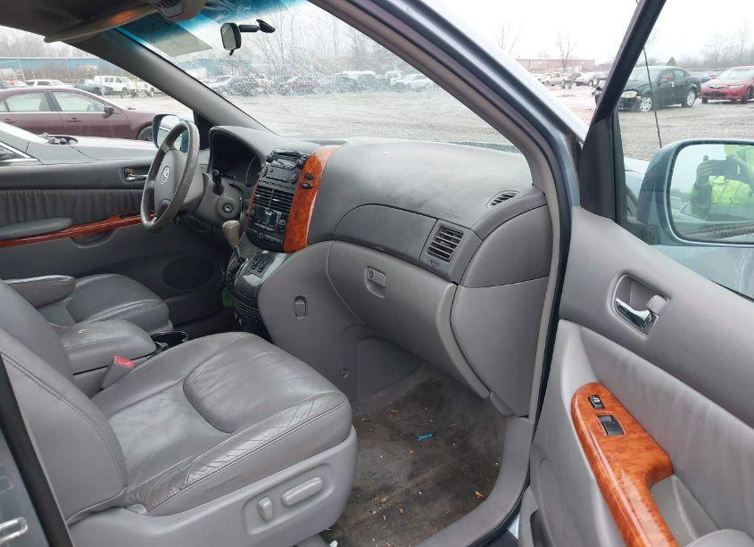 Photo 5 of 2008 Toyota Sienna XLE (VIN 5TDZK22CX8S151389)