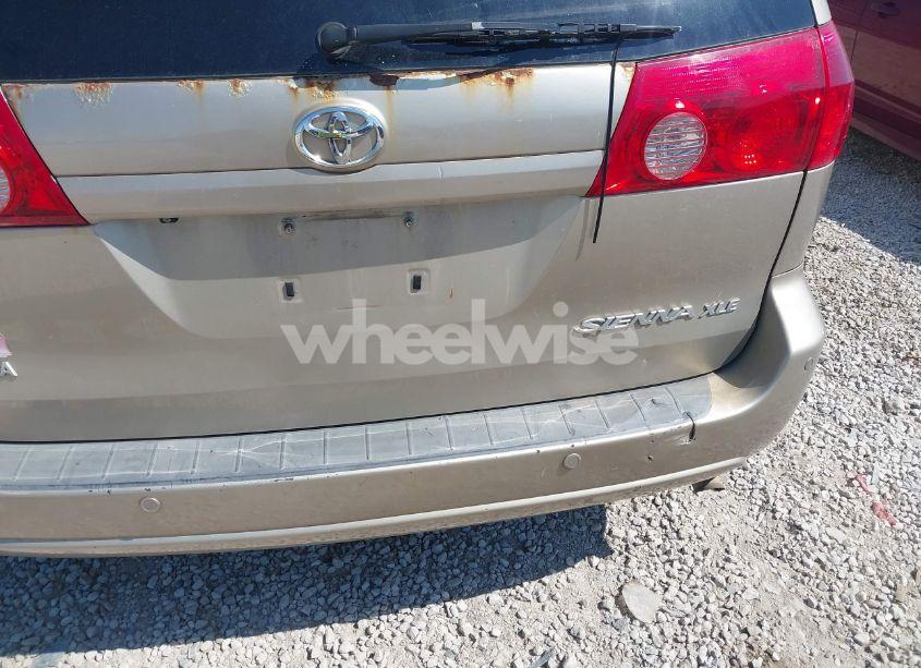 Photo 14 of 2009 Toyota Sienna XLE (VIN 5TDZK22CX9S257522)