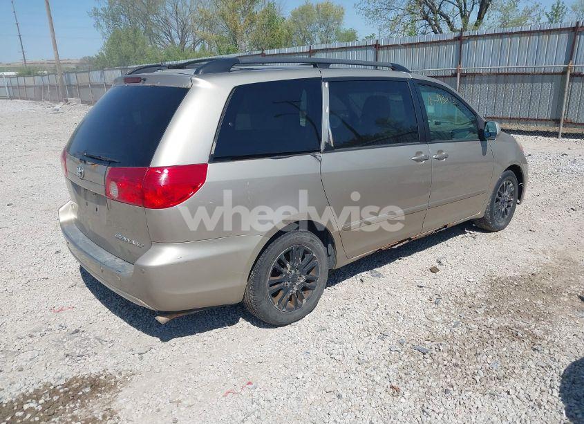 Photo 4 of 2009 Toyota Sienna XLE (VIN 5TDZK22CX9S257522)