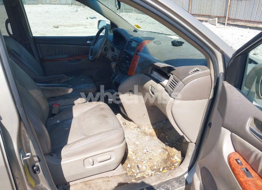 Photo 5 of 2009 Toyota Sienna XLE (VIN 5TDZK22CX9S257522)