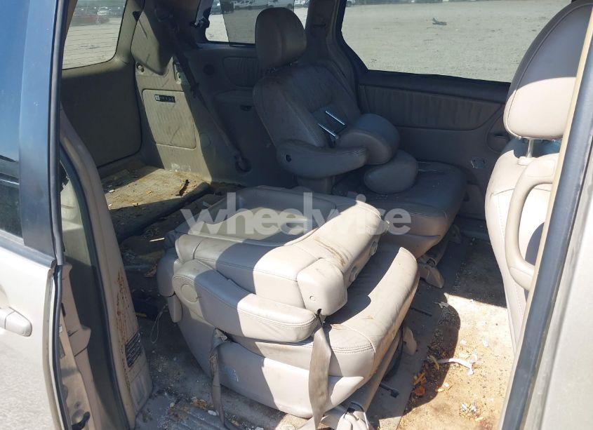 Photo 8 of 2009 Toyota Sienna XLE (VIN 5TDZK22CX9S257522)