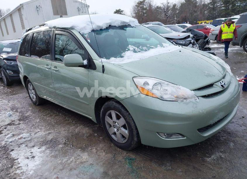 2009 Toyota Sienna XLE (VIN 5TDZK22CX9S281657) main photo