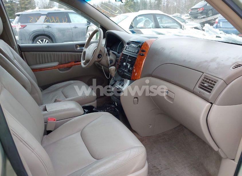 Photo 5 of 2009 Toyota Sienna XLE (VIN 5TDZK22CX9S281657)