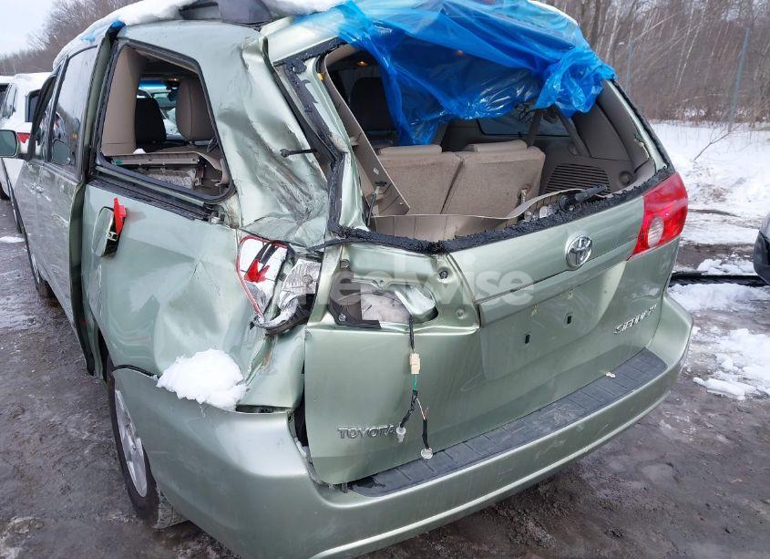 Photo 6 of 2009 Toyota Sienna XLE (VIN 5TDZK22CX9S281657)