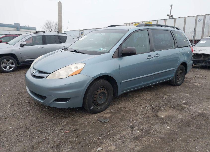 Photo 2 of 2007 Toyota Sienna CE (VIN 5TDZK23C07S007444)
