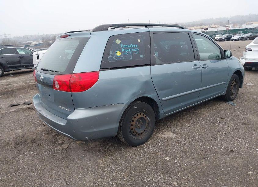 Photo 4 of 2007 Toyota Sienna CE (VIN 5TDZK23C07S007444)
