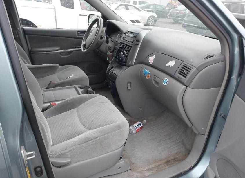 Photo 5 of 2007 Toyota Sienna CE (VIN 5TDZK23C07S007444)