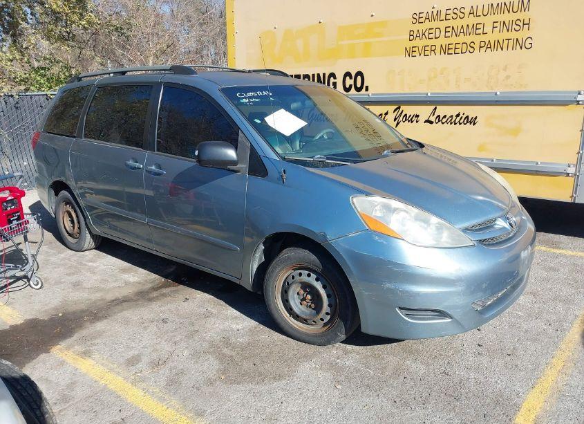 2007 Toyota Sienna LE (VIN 5TDZK23C07S015222) main photo