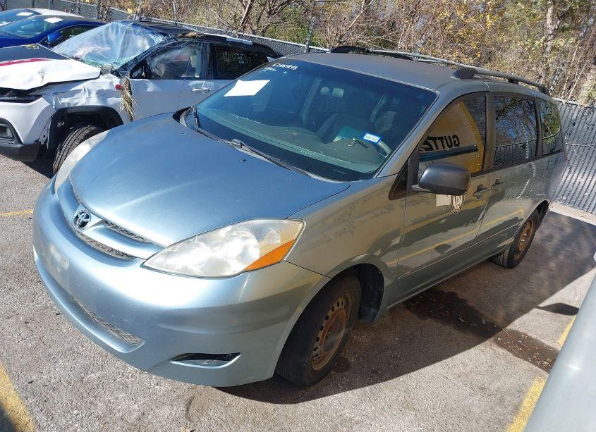 Photo 2 of 2007 Toyota Sienna LE (VIN 5TDZK23C07S015222)