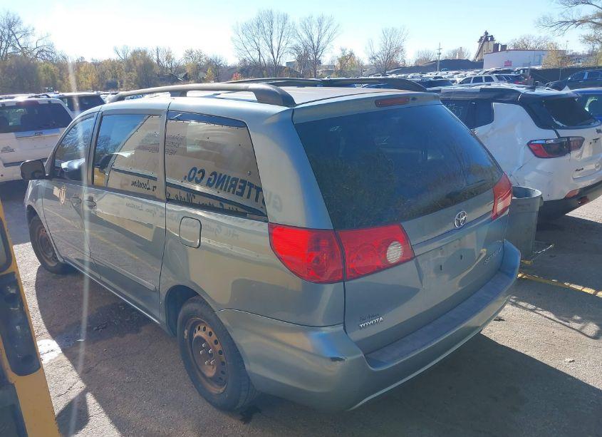 Photo 3 of 2007 Toyota Sienna LE (VIN 5TDZK23C07S015222)