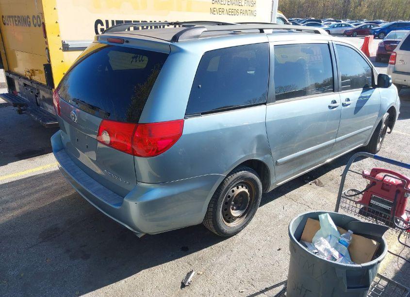 Photo 4 of 2007 Toyota Sienna LE (VIN 5TDZK23C07S015222)
