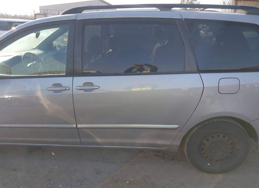 Photo 15 of 2007 Toyota Sienna LE (VIN 5TDZK23C07S035261)