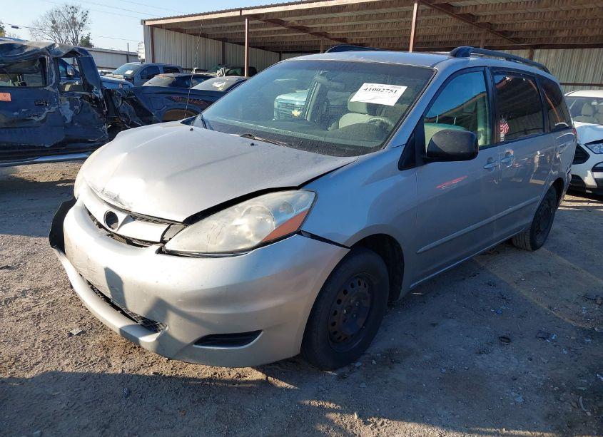 Photo 2 of 2007 Toyota Sienna LE (VIN 5TDZK23C07S035261)