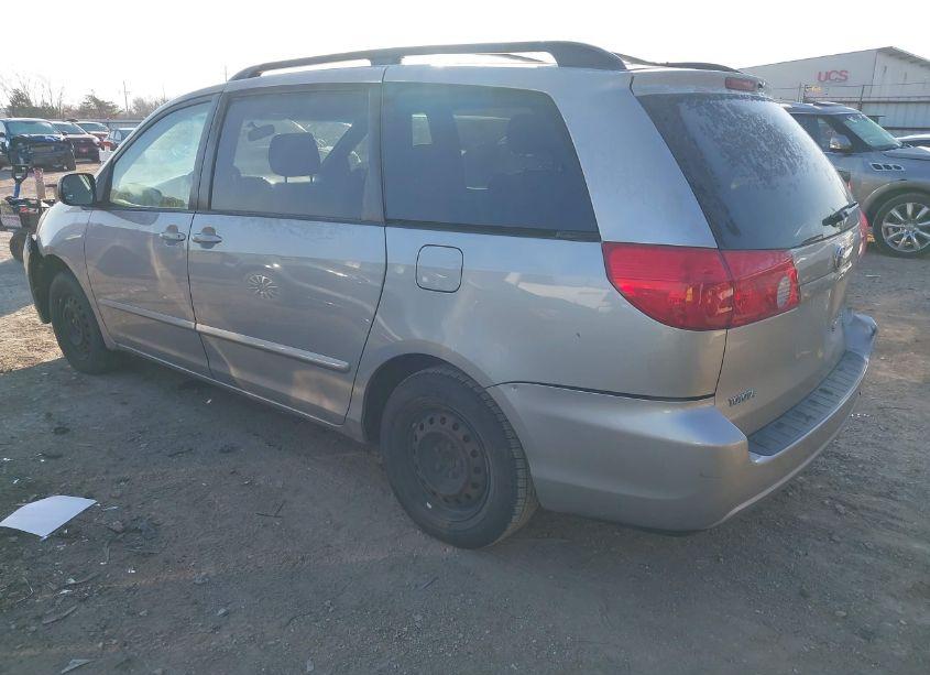 Photo 3 of 2007 Toyota Sienna LE (VIN 5TDZK23C07S035261)