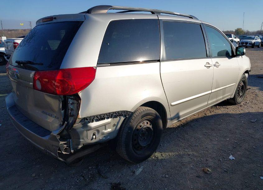 Photo 4 of 2007 Toyota Sienna LE (VIN 5TDZK23C07S035261)