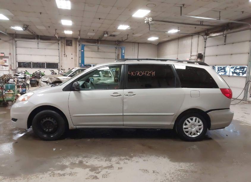 Photo 14 of 2007 Toyota Sienna LE (VIN 5TDZK23C07S035860)