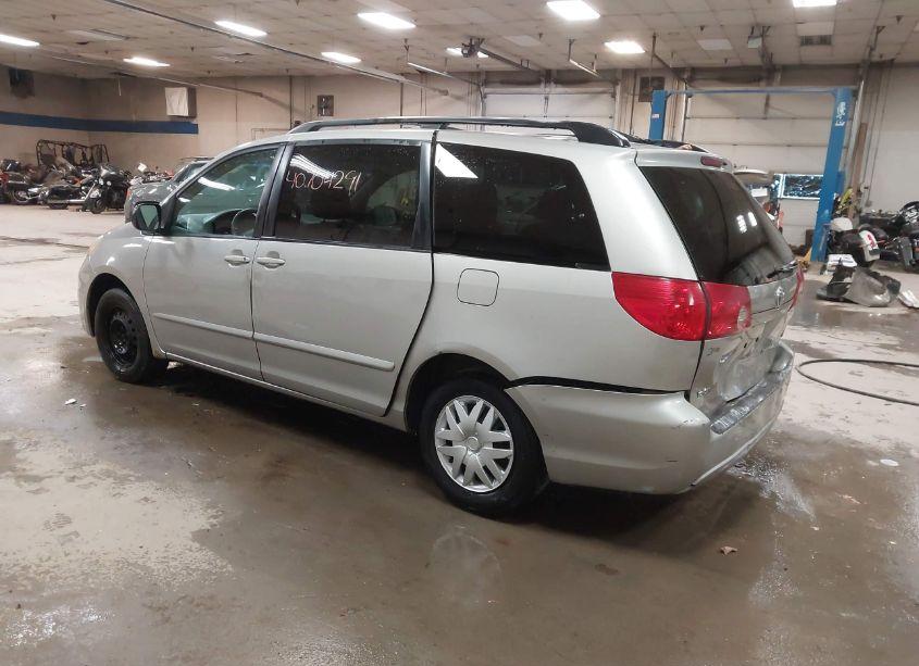 Photo 3 of 2007 Toyota Sienna LE (VIN 5TDZK23C07S035860)