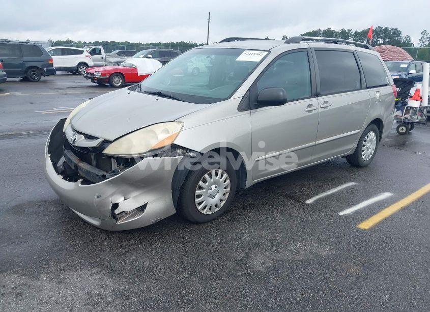Photo 2 of 2007 Toyota Sienna LE (VIN 5TDZK23C07S047443)